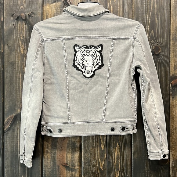 Lularoe Denim Jacket S Grey Embellished Sequin Tiger Stretch Cropped Edgy Boho - Picture 5 of 10
